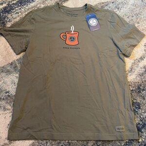 Life is Good Men’s T-Shirt, size large.